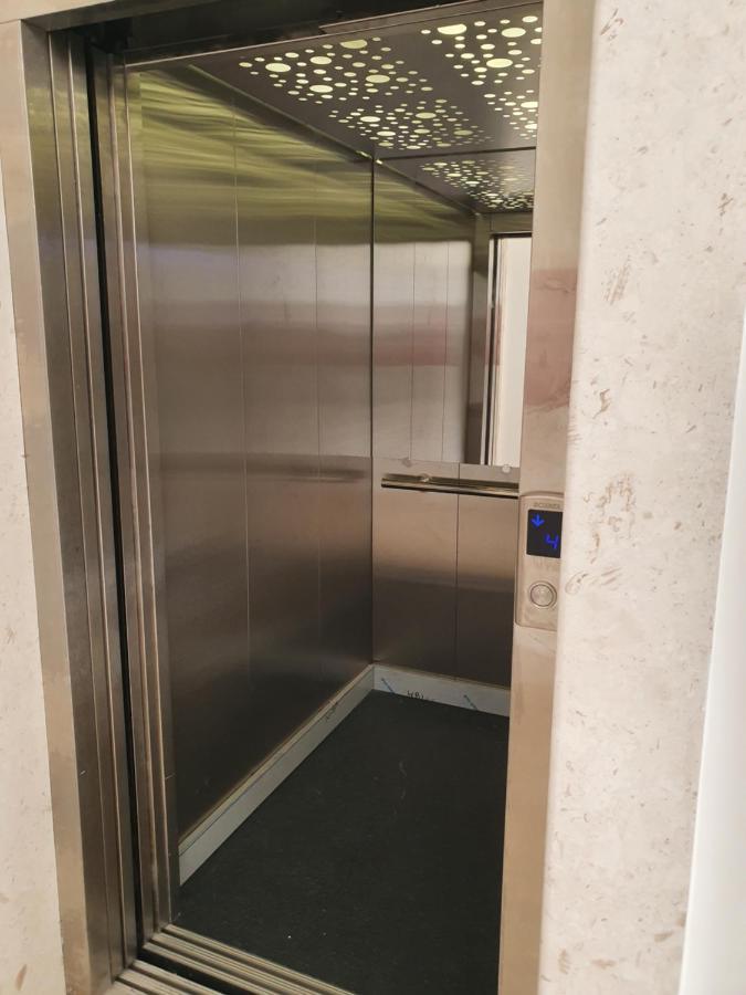 Aleksandar First Sea Line Apartment Bar Luaran gambar